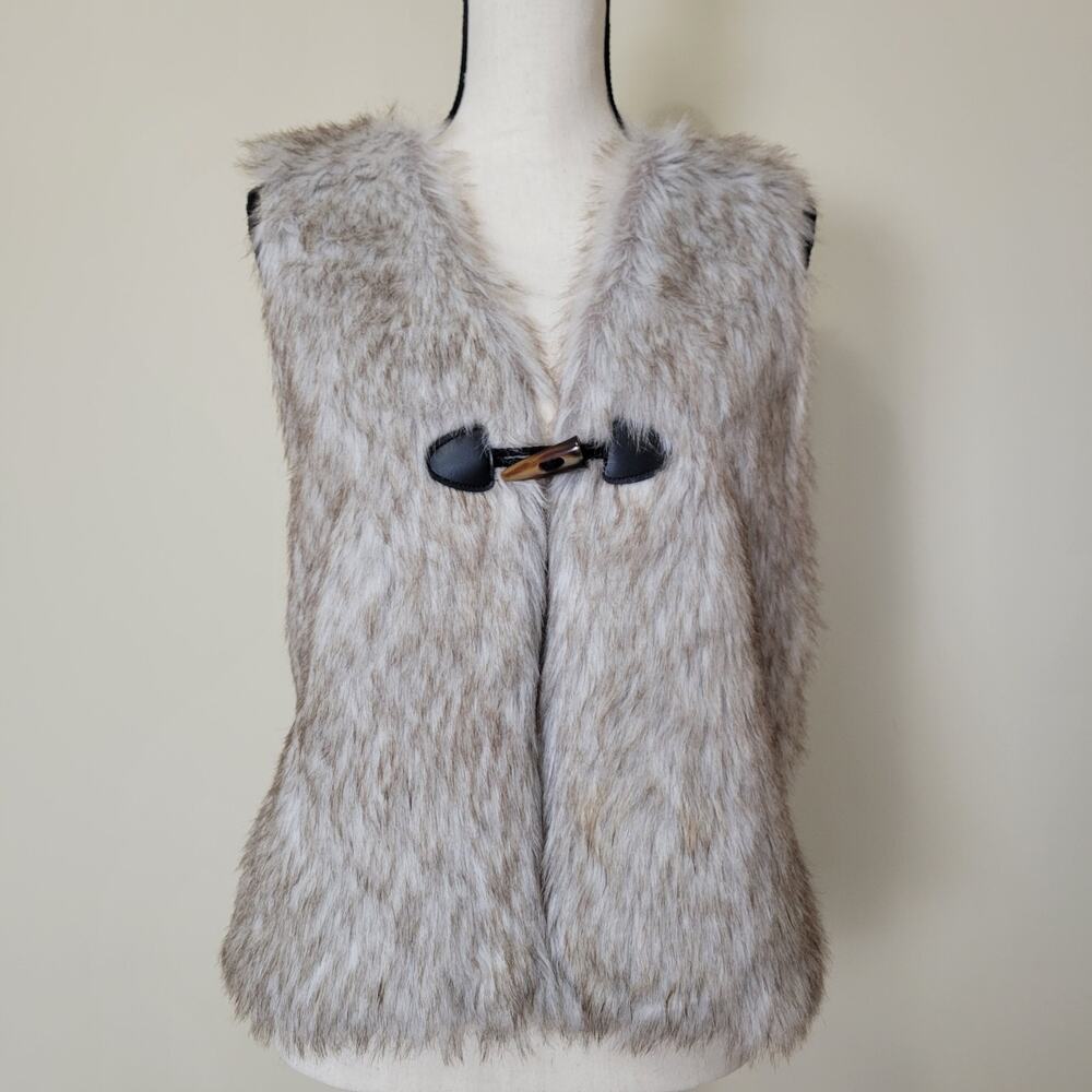 Love by Design M Faux Fur Knit Sweater Vest Lined Toggle Southwest Black White